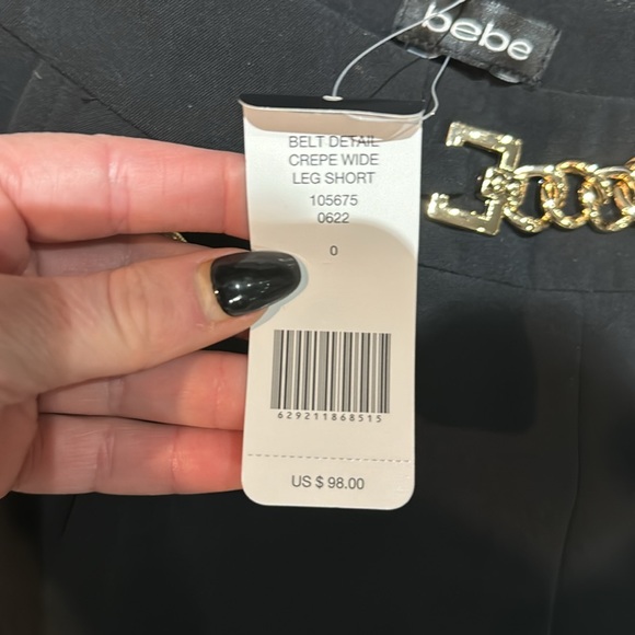 BEBE BELT DETAIL CREPE WIDE LEG SHORT - Picture 4 of 4